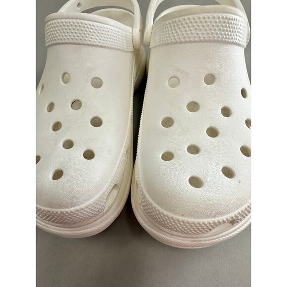 Crocs Classic Bae Clog in White Size 9 - Picture 4 of 16